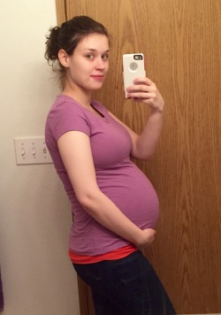 mygr0wingfamily:  But do I really look overweight? I’m 32 weeks