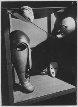 inneroptics:    T. Lux Feininger – Masks for the Bauhaus Stage