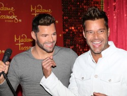 dailydoseofrickymartin: Ricky Martin looks very happy to meet