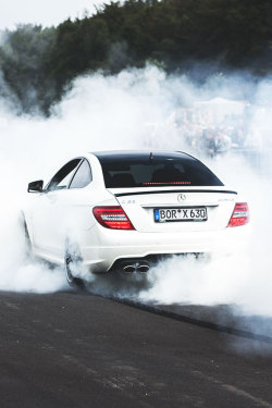 fullthrottleauto:  Mercedes-Benz C63 AMG Coupé Burnout! (by