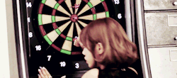daisynous:  Hyeri hit herself in the head trying to get a dart