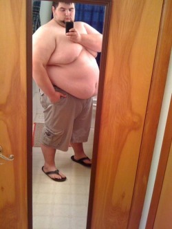 chubstermike:  gordo4gordo4superchub:  Mmmmmmm yummy belly  yummy