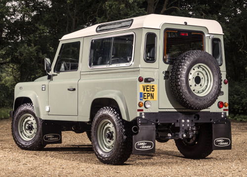 carsthatnevermadeit:  Land Rover Heritage Defender, 2015. A production model with retro styling detailsÂ 