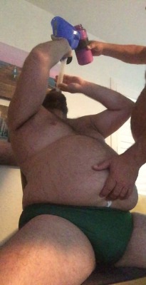 thatonebigcub:  Funnel fed gainer shake! 