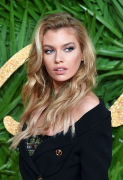 loveangelvs:    NEW: Stella Maxwell attends The Fashion Awards