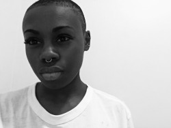 nonbinary–nique:  I make a bunch of faces for no damn reason🙃