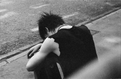 vaticanrust:  Sid Vicious in London, 1977. Photo by Virginia