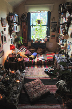 pixie–rose:  always reblog this room when its on your dash