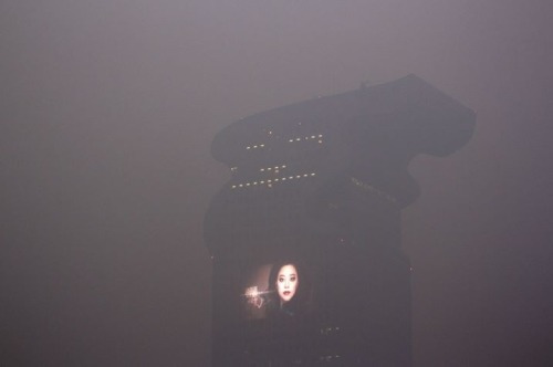 scifiseries:This is not Bladerunner - a builidng in Beijing with