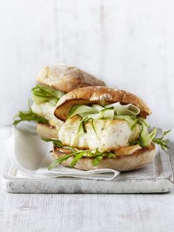 intensefoodcravings:  Spicy Fish Burger with Chilli Mayo | Olive