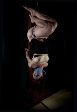 hangknot:  Rope and photo: Julien Lacoma ( Hangknot) Model: Ainokawaki