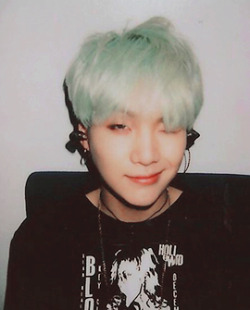 jiminrolls:  polaroids: mint suga