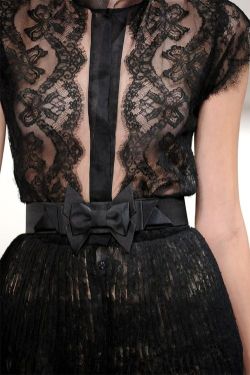 luxusweib:  Luxusweib:  whore-for-couture: manisima:  Oscar de