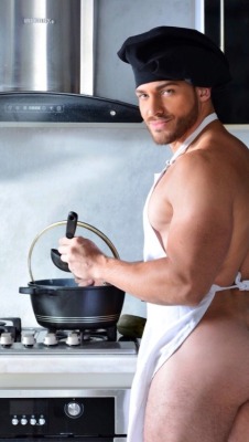 mrbiggest:  rocketthot: A MAN IN THE KITCHEN …