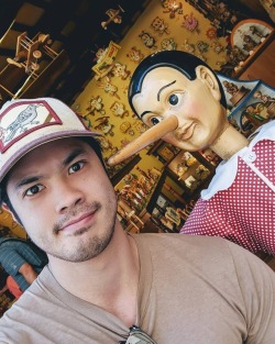 celebswhogetslepton:  @rossbutler: Just out here with my homie