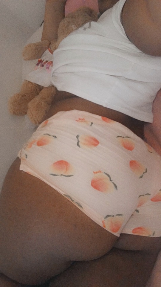 honeyxbunnyy-deactivated2022032:just wanna spend the day in bed
