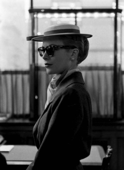  Lisa Larsen, Portrait of Grace Kelly, 1950’s. 