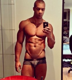 black-wade:  (via http://guyswithiphones.com/2013/09/305860/)