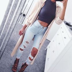 iadorefashionn:  crop top / ripped jeans / long coat