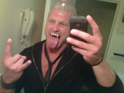 rwfan11:  ….Ziggler…now that vampire stuff isn’t really