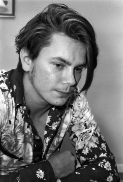 vintagesalt: River Phoenix photographed by Tony Palmieri, 1990