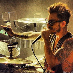 30secondstomars:  Shannon Leto at work.   fucking love this