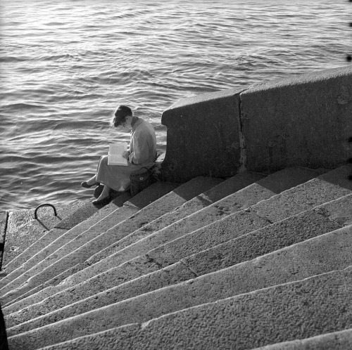 sovietpostcards:Neva River in Leningrad, photo by Yevgeny Khaldei