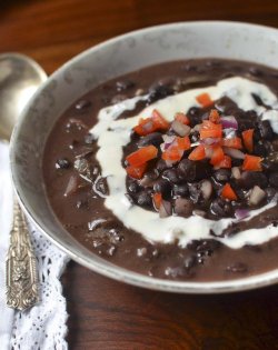 foodffs:  Mrs. Garcia’s Black Bean SoupReally nice recipes.