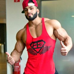 elreyleo:  Sexy Papi  Mmmm yes papo so sexy