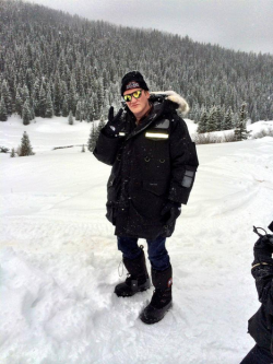 Így: “QT geared up to be H8ful ! Having a Blast at 11,000 ft.”  -Samuel L. Jackson   