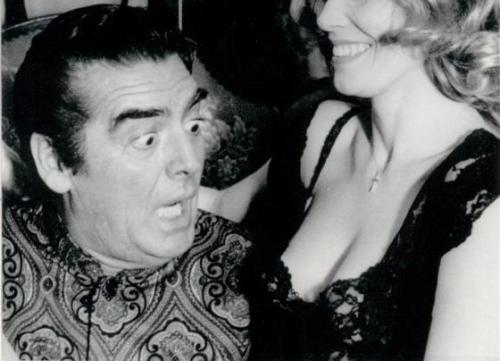 Ciao folks, I’m Victor Mature. Actually, I left this planet years ago, but don’t ask me how, here I still am, doing this Tumblr blog for you. Isn’t that grand! Some older people may still remember me as a Hollywood actor, but actually