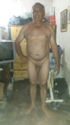 southasiandaddies:  Mmmm….love this Indian daddy, his body,
