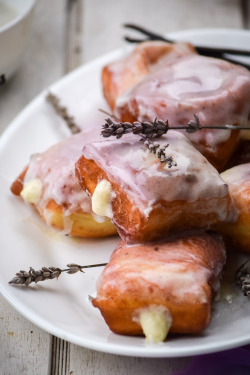 sweetoothgirl:    Lavender Vanilla Bean French Beignets    