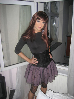 cdlover69:  I love her cute look and retro outfit 