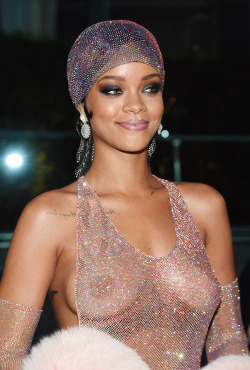 rihannalb:  Rihanna at 2014 CFDA Gala in New York.