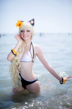 hotcosplaychicks:  Summer SeeU by Saru-Cosplay  Watch Cosplay