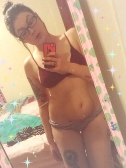 megvnmvrie:  thecupcate:  Got my glasses in. Bralette & panties