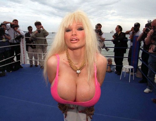 unnaturally-beautiful:  R. I. P.  Lolo Ferrari 