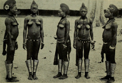 ukpuru:Engaged [Northern] Igbo women in “Gala” dress. Photo