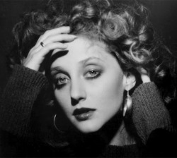 ladiesofthe70s:  Carol Kane (1977)