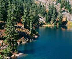 expressions-of-nature:  Autumn Color at Lake Lillian, WA by Trevor Ducken