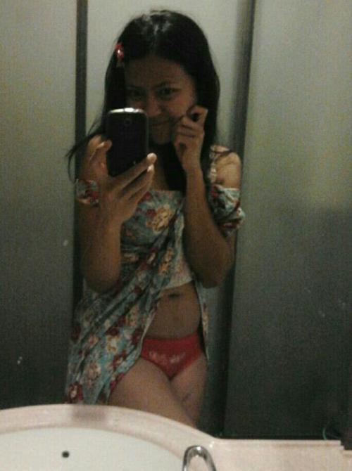 cewekcabecabean:  Cewek Subang Hot Toge Part 1 