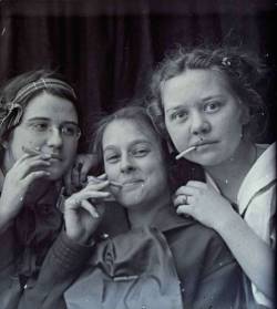 weirdvintage:  Women in Virginia, c, 1909-1912 by Hugh Mangum