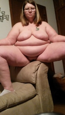 bbwbellies:  Always love when the boobs rest on the belly and