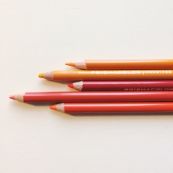 skyfluff:i drew a peach ft some peachy prismacolors :-)
