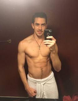 str8baitboyz:  Straight Boys are SO EASY :PMore STR8BOYS Here!