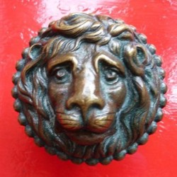 theoddmentemporium:  Doorway to Narnia This doorknob is on the