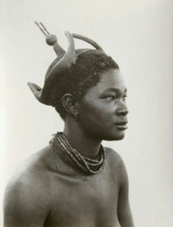 o-toto:1) Ukuwanyama Woman, Namibia  2) Wodaabe Girl, Niger 3)