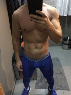 allofthelycra:  athleticguysandgear:  Blue is my favorite color!