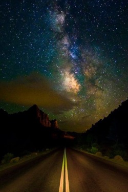 alienspaceshipcentral:  Now this is a road to clear your thoughts